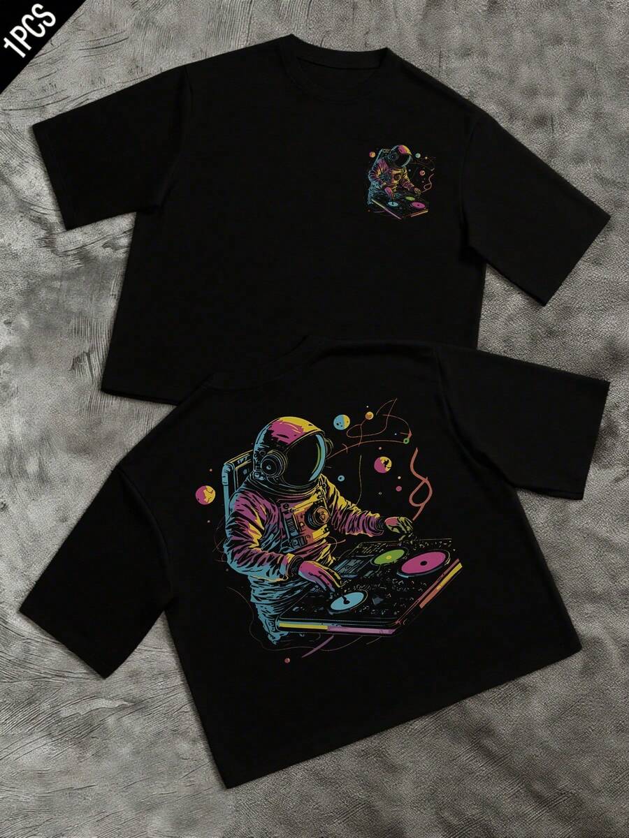 Astronaut Mixing Music On A Console Surrounded By Colorful Planets Symbolizes The Union Between Space Exploration And Rhythmic Art With Futuristic Energy. Modern And Comfortable Double-Sided Men's T-Shirt For Everyday Wear - 黑色 - 查看 1