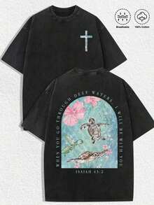 1 Piece Unisex Short-Sleeved T-Shirt, 100% Cotton, Breathable, Loose Fit, With Distressed Print, Retro Aesthetic In Washed Black, Iridescent Glitter Cross Illustration On The Chest And Back, Sea Turtle Illustration With Large Arch Frame, Hibiscus Flowers And Water Waves, Inspirational Typography Of Faith With The Phrase "WHEN YOU PASS THROUGH DEEP WATERS, I WILL BE WITH YOU", Reference To Biblical Verse "ISAAI 43:2", Casual Urban Style, Faith And Worship Gatherings, Religious And Urban Fashion Events, Casual Outings With Friends, Urban Daily Wear, Excellent Gift For Enthusiasts Of Christian Faith And Ocean Aesthetics. - 黑色 - 查看 1