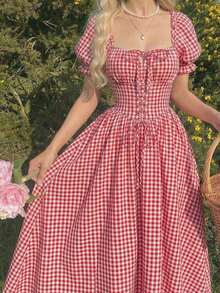 Vestido con mangas de pétalo, cinturón de lazo y estampado de cuadros rojos y blancos - Rojo y blanco - Ver 1