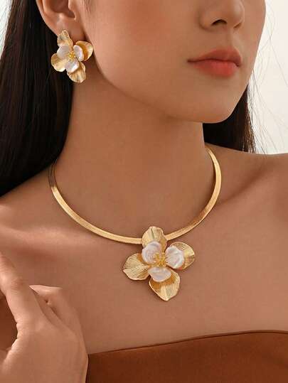 2 piezas Elegante y encantador conjunto de joyas de collar y aretes para mujeres, collar con colgante de flor de cuatro pétalos de metal con diseño de gota de aceite y cadena de serpiente, estilo lujoso y elegante para primavera/verano, otoño/invierno, uso diario, fiesta, estilo de Oriente Medio, regalo de temporada de bodas para novia/mejor amiga