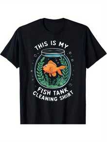 Camiseta divertida sobre el mantenimiento del acuario con estampado de peces tropicales y humor sobre la limpieza de peces. Manga corta para acuaristas, amantes de los acuarios y de las peceras. Corte regular. Ropa informal. - Negro - Ver 1