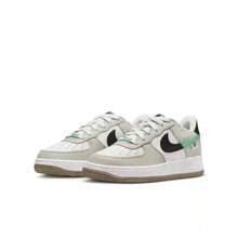 Nike Sepatu Sneakers Air Force 1 Anak Besar Model Low-Top Motif Patchwork - Putih/Krem/Hijau - View 7