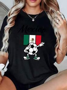 Balón de fútbol con brazos haciendo gesto de celebración y fondo con la bandera de México simbolizando pasión deportiva y orgullo nacional camiseta de mujer casual cómoda para fans del fútbol mexicano - Negro - Ver 6