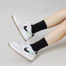 Nike Sepatu Sneakers Air Force 1 Anak Besar Model Low-Top Motif Patchwork - Putih/Krem/Hijau - View 3
