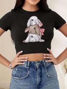 Women's Crop Tops, Lightweight Cropped T-Shirt With Three Adorable Bunnies Snuggled Together - Casual Short-Sleeve Top, Round Neck And Fitted Cut, Bunny Graphic T-Shirt For Casual And Easter Outfits. - 黑色 - 查看 1
