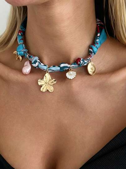 1pc Bohemian Vintage Exaggerated Small Flower Starfish Baroque Faux Pearl Pendant Printed Silk Scarf Necklace, Elegant Fashionable Daily Casual, Party Gathering, Couple Date, Vacation Travel, Street Photography, Women's Holiday Versatile Jewelry Necklace Gift
