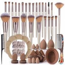 Bộ dụng cụ trang điểm 47 món bao gồm: Bộ 25 cọ trang điểm + 2 bông mút trang điểm + 5 bông mút trang điểm mini + 3 bông phấn tam giác + 6 bông phấn nền mini + 2 dây đeo bát đựng phấn + 1 băng đô + 1 dụng cụ vệ sinh cọ trang điểm + 2 lược chải tóc - Nhiều màu - Xem 12