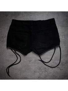 Shorts vaqueros góticos negros con tachuelas cruzadas y cordones laterales para mujer, bermudas con estampado de imitación de mezclilla, tejido no elástico para un estilo grunge. - Negro - Ver 2