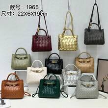 Bolso de mujer de cuero genuino hecho a mano BV Bottega Bang Bang de Andiamo Clutch Campana. Bolso de mujer tejido a mano, estilo de nicho de alta gama para el verano, versátil y sofisticado. - Plateado - Ver 1