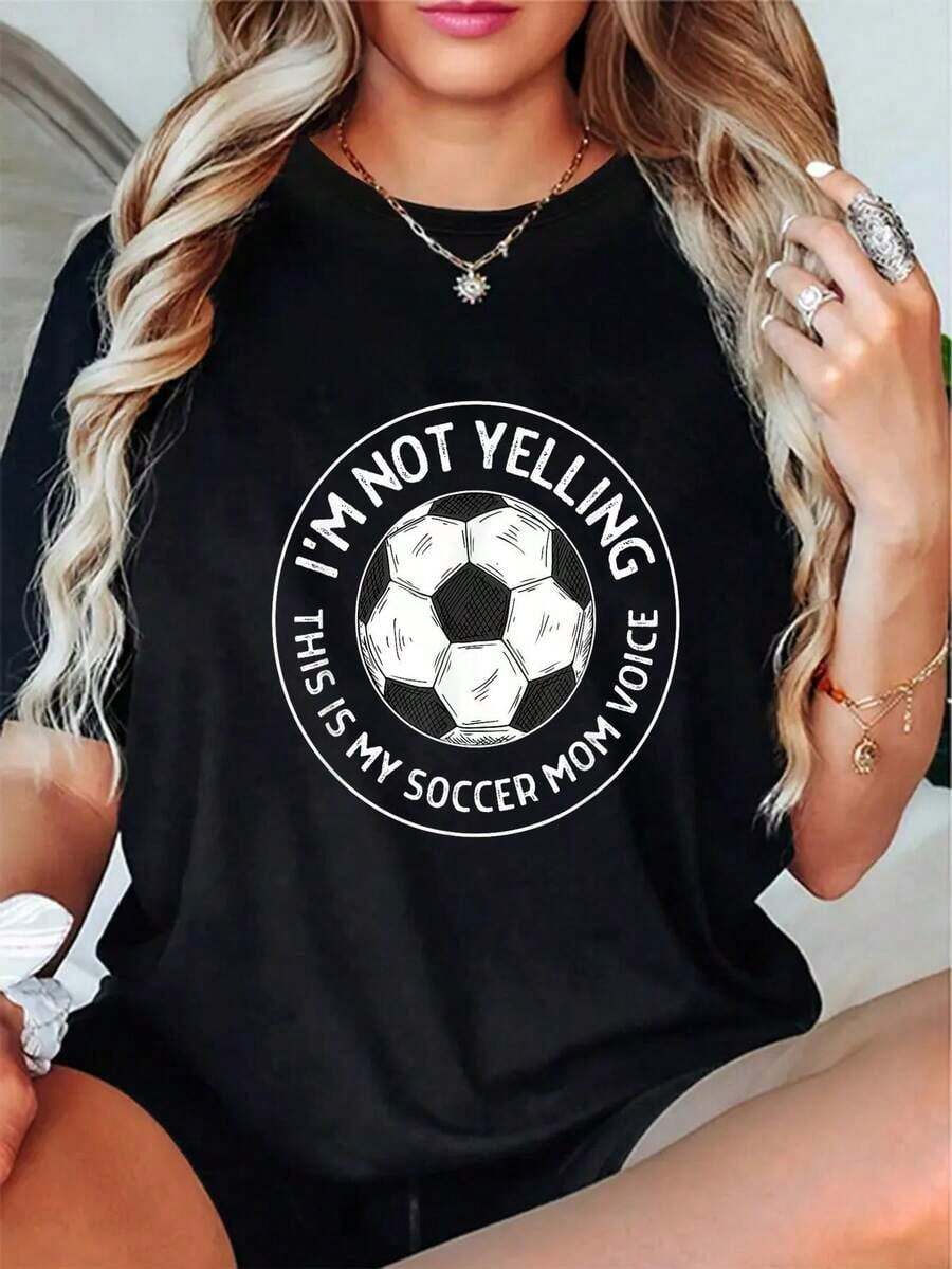 Daily Comfort | Plus-Size T-Shirt With The Slogan "I'm Not Shouting, That's My Soccer Mom's Voice" – Black Soccer Pattern T-Shirt, Fun Women's Casual Wear, Fall/Winter Basic Shirt, New Year's Gift Top - 黑色 - 查看 1
