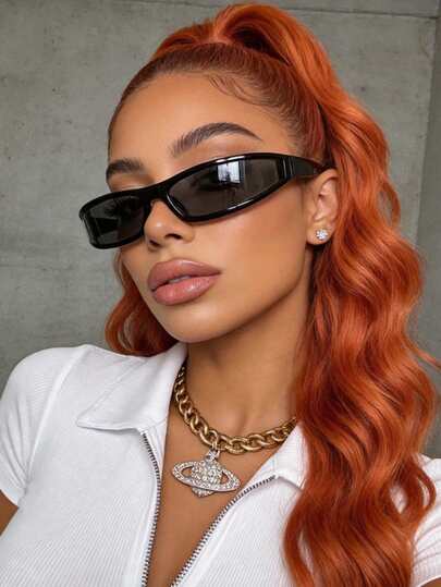 1 Paar schwarze Wickel-um-Kleine-Rahmen Damen Mode Brillen, Y2K Avantgarde Brillen, schmaler Rahmen kleine futuristische Damen Brillen