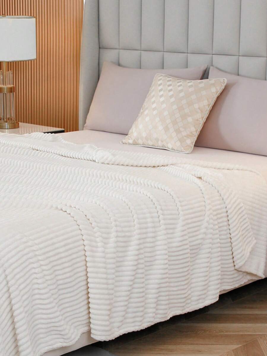 1 buah Selimut Lembut Bergaris, Ramah Kulit dan Nyaman, Cocok untuk Kamar Tidur dan Kamar Tamu, Dapat Dicuci dengan Mesin, Sepanjang Musim - Putih - View 1