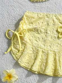 Swim Mod Set de 3 piezas: Top corto de tirantes finos, Bottom de triángulo con lazos laterales y minifalda con volantes y cordón - Amarillo - Ver 7