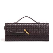 Bolso de mujer de cuero genuino tejido a mano BV Bottega Bang Bang de Andiamo Clutch Campana. Bolso de hombro tejido de nicho popular, bolso de mujer texturizado, bolso de noche tipo clutch moderno y elegante, bolso de mujer versátil. - uva morada - Ver 3