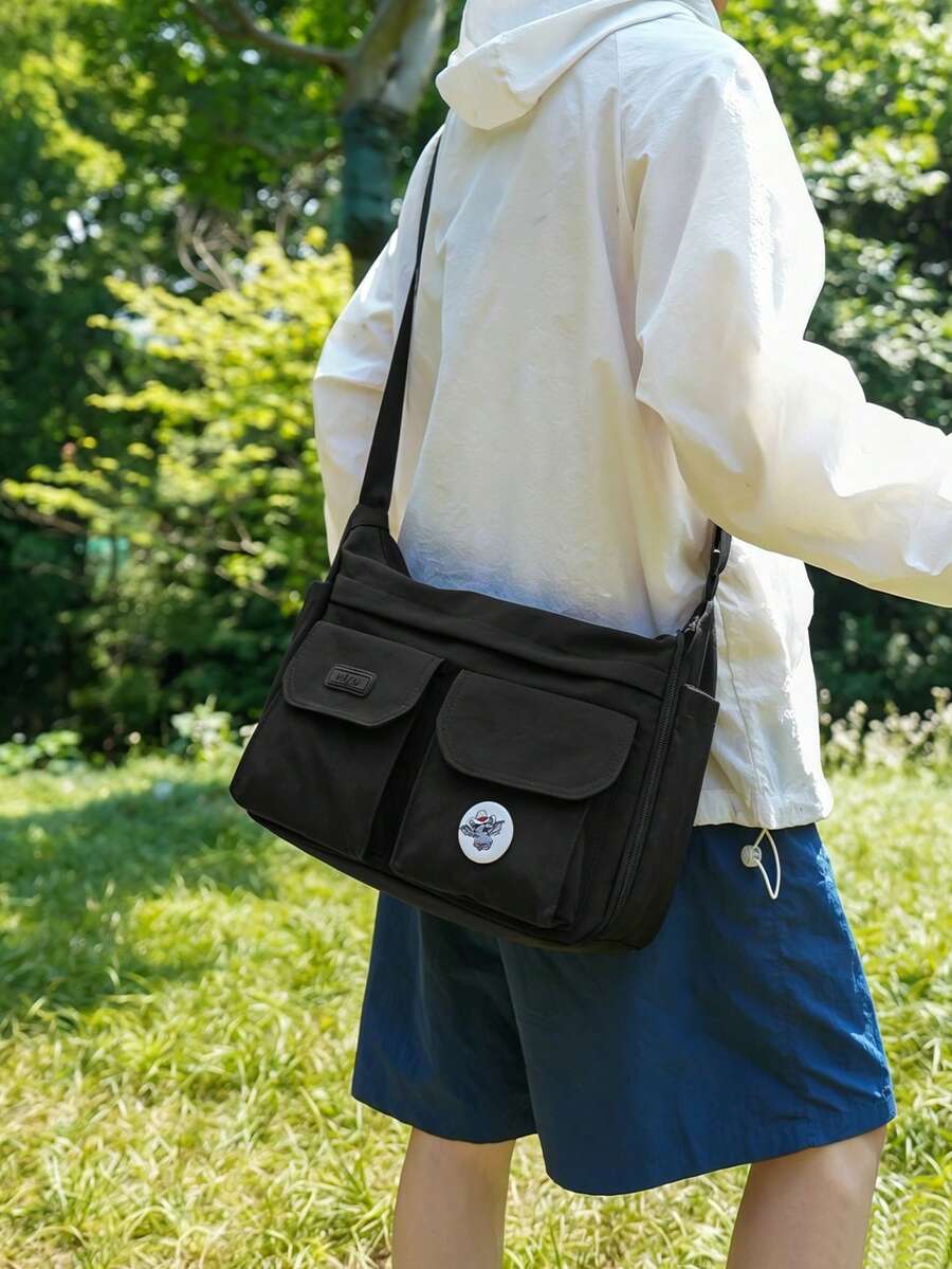 男士休閒通勤大容量信使包,附徽章設計 - 黑色 - 查看 1