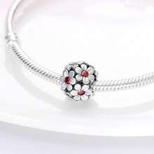 Một chiếc charm mạ bạc chủ đề hoa với thiết kế độc đáo kết hợp các yếu tố của hoa đào, hoa ly và hoa tulip. Mặt dây chuyền tráng men này được điểm xuyết bằng kim cương và có thể kết hợp với vòng tay hoặc dây chuyền. Là một phụ kiện làm trang sức tươi mới và thanh lịch, nó toát lên vẻ quyến rũ mềm mại và nữ tính, hoàn hảo cho cả các dự án DIY và đeo hàng ngày. - Nhiều màu - Xem 4