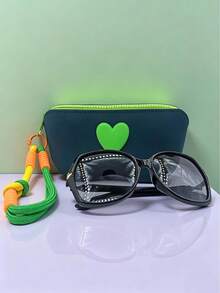 Funda de almacenamiento de gafas de silicona con forma de corazón con cordón tejido a mano, diseño colorido y fresco, material de silicona suave resistente al desgaste y a los arañazos, protección a prueba de polvo y presión para lentes y monturas, bolsa de almacenamiento de gafas portátil y de moda, adecuada para viajes diarios, desplazamientos al aire libre, almacenamiento en el hogar, accesorio de estuche protector de gafas creativo y de alto valor - Ver 3