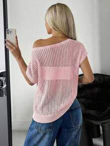 Jersey informal asimétrico de manga corta y hombros descubiertos con escote transparente en color negro - Rosa Pálido - Ver 2