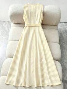 Vestido de rayas amarillo claro con cuello en V, sin mangas y corte evasé para mujer de talla - Elegante y de moda, con cinturón decorativo metálico, para uso casual, de oficina, paseos y fiestas deé por la tarde - Negro - Ver 11