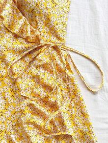 Vestido mini con estampado floral, volantes en el ruedo y sin mangas - Apropiado para la playa, el campo, festivales de música, atuendo de verano, uso casual y té de la tarde - Amarillo - Ver 5