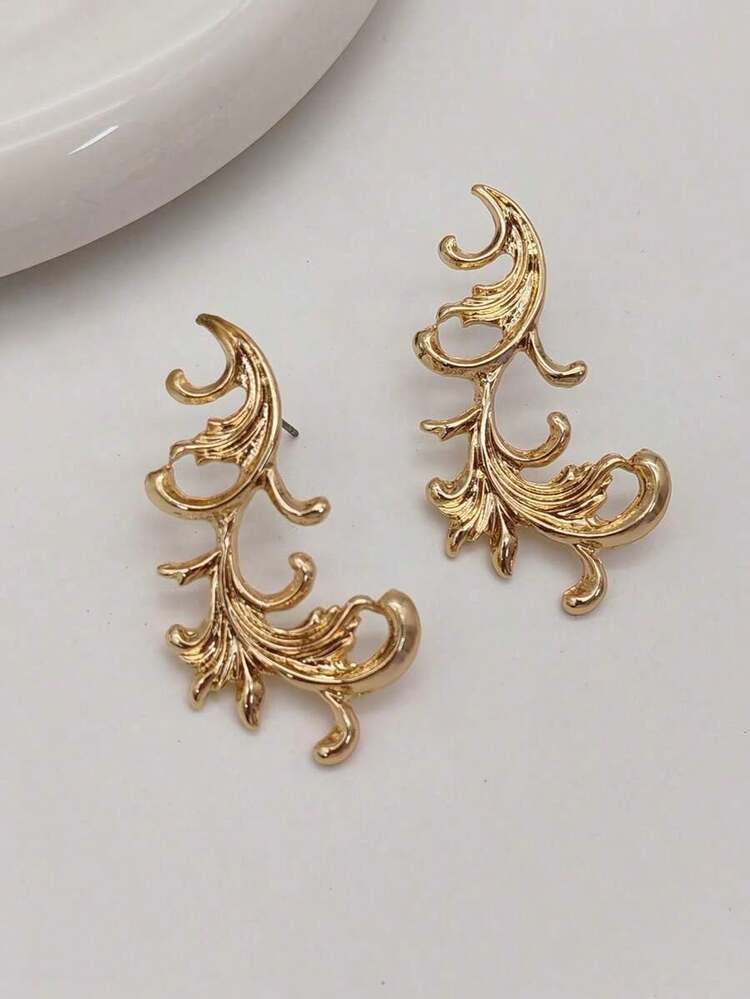 1 Pair Of Long, Asymmetrical Metal Dangle Earrings With Exaggerated Geometric Designs, Including Spiral, Feather, S, Asymmetrical Teardrop, Bow, Hollow Circle, And Geometric Line Shapes, Suitable For Everyday Wear And Parties, Designed For Elegant And Charming Women - Dorado 22 - View 3
