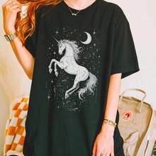 Oversized Magical Unicorn Shirt, Whimsical Tee, Gift For Unicorn Lovers, Festival Wear, Cute Unicorn Shirt, Celestial Fashion, Birthday Gift220g Heavyweight 100% Cotton T-Shirt. Butterfly Print. Unisex Sizing. Round Neck Inspirational T-Shirt. Cute And Beautiful Y2K-Inspired Summer Top, Perfect For The Outdoors, Home, Work, Or Street Wear. Casual, Loose-Fitting Everyday T-Shirt. - 黑色 - 查看 1
