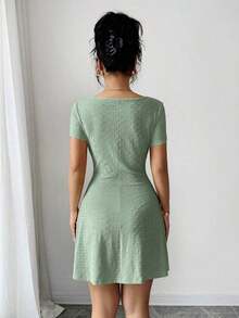 Nuevo vestido corto de verano para mujer, ajustado y sexy, con nudo en la cintura, de jacquard de punto en color crema-amarillo - Verde - Ver 5