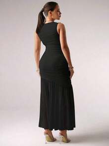 MaterniChic Vestido ajustado sin mangas con cuello redondo y pliegues para mujeres embarazadas - Negro - Ver 2