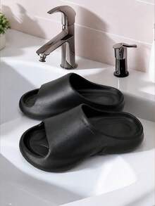 Chanclas para hombre Sandalias de EVA Pantuflas con suela gruesa suave y antibacteriana Diseño liso ergonómico antideslizante para playa y baño - Negro - Ver 1