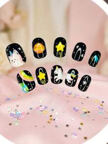 24 piezas de uñas postizas de estilo Y2K para niños, material acrílico, gel precubierto, cobertura total, patrones lindos y brillantes que incluyen elementos cósmicos: planetas, cometas, pentagramas, arcoíris, creando un cielo estrellado caprichoso, figuras de unicornio redondas y lindas en poses frontales y en movimiento, llenas de encanto infantil, pegatinas de uñas cortas, ideal para niñas pequeñas - Tema de unicornio cósmico soñador - Multicolor - Ver 5