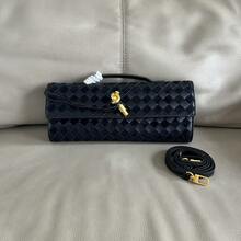 Bolso de mujer BV Bottega Bang Bang de cuero genuino hecho a mano de Andiamo Clutch Campana, bolso de noche de cuero y cachemira tejido a mano de lujo, colección Otoño/Invierno 2026, bolso de mano horizontal, de hombro y bandolera para mujer. - Palma de bellota - Ver 1