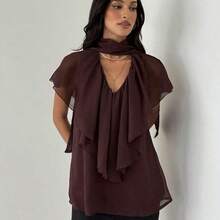 Camisa de oficina elegante de mujer con cuello en V, mangas con volantes de gasa en color marrón - Marrón - Ver 10