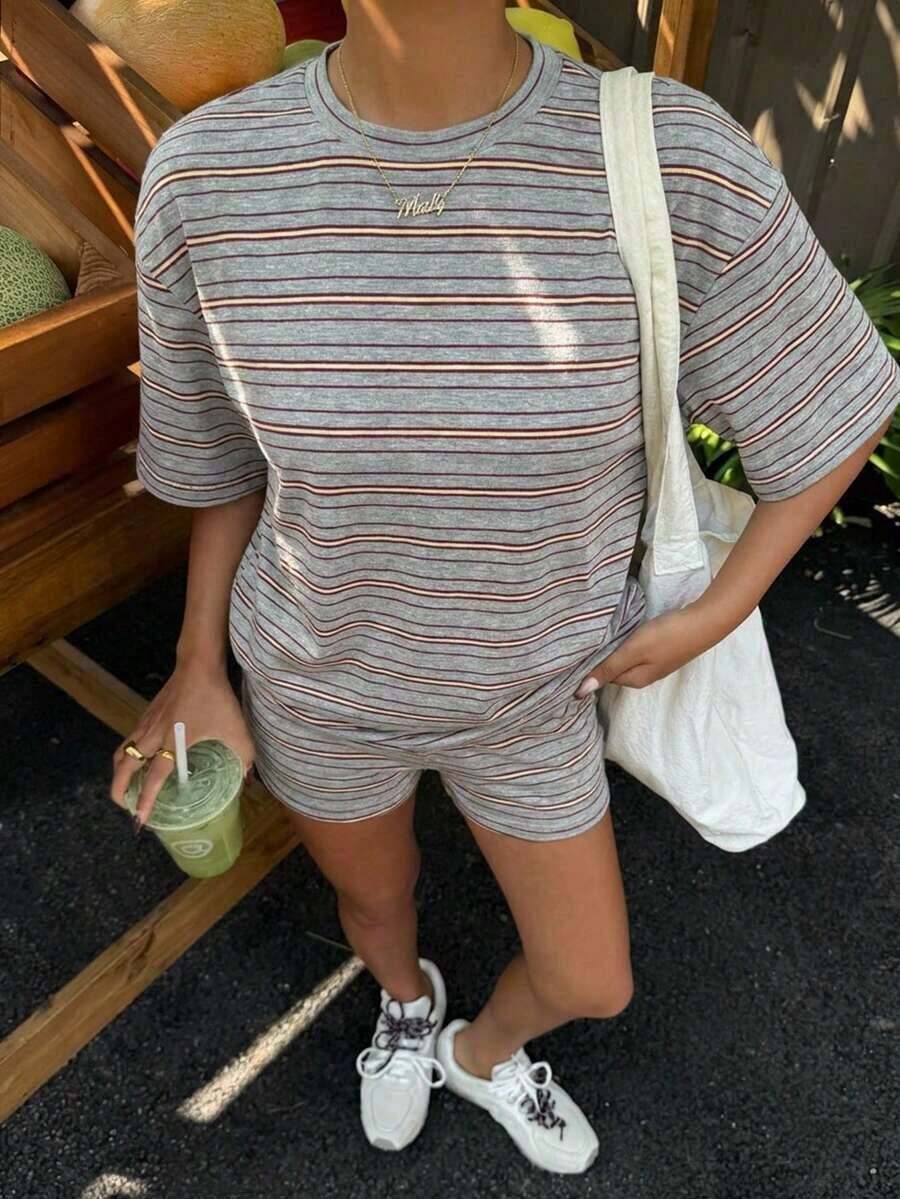 Conjunto de camiseta de manga corta y pantalones cortos de punto a rayas para mujer de estilo casual - Multicolor 2 - Ver 1