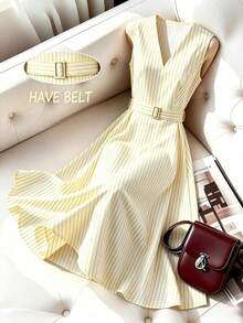 Vestido de rayas amarillo claro con cuello en V, sin mangas y corte evasé para mujer de talla - Elegante y de moda, con cinturón decorativo metálico, para uso casual, de oficina, paseos y fiestas deé por la tarde - Negro - Ver 4