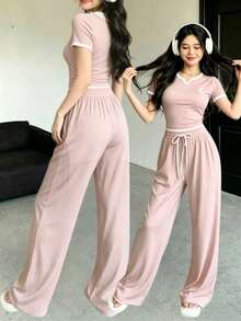 The Best Gift For Mother's Day: Women's 2-Piece Activewear Set With A Round Neck, Short-Sleeved Top, And Long Pants. A Minimalist, Solid-Color Short-Sleeved Top And Pants Set. Casual Outfit. - 粉色 - 查看 1