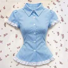MewMuse.  Blusa de manga corta con cuello de encaje a contraste, de estilo casual/laboral/fiesta/vacaciones, en cuadros azules, para mujer. Camisa a cuadros con volantes, ropa retro para mujer, camisa casual de negocios. Camisa de botones a rayas blanca y negra, camisa de trabajo para mujer. Blusas y tops para mujer, ropa de trabajo. Camisa de manga abullonada, blusa de trabajo. Blusa de vestir formal, camisas de verano elegantes y clásicas con rayas para mujer. - Celeste - Ver 1