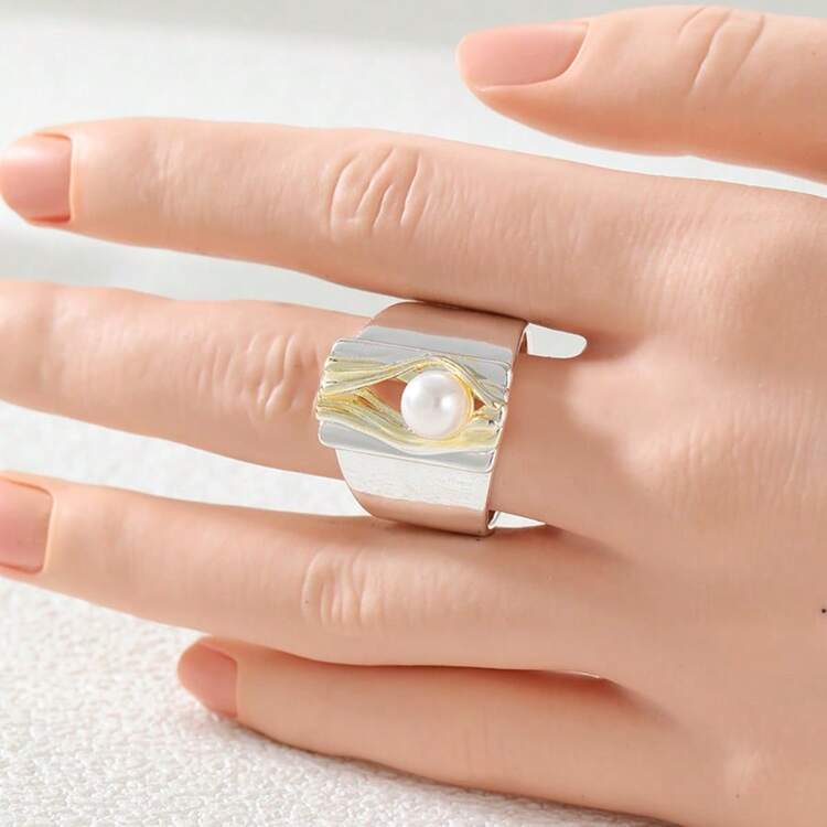 Dual-Tone Minimalist Chic Ring, Modern Abstract Twisted Metal Ring, Hollow Artistic Jewelry For Women, Unique Daily Accessory - Silver - View 6