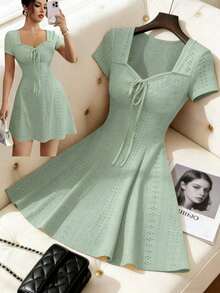 Nuevo vestido corto de verano para mujer, ajustado y sexy, con nudo en la cintura, de jacquard de punto en color crema-amarillo - Verde - Ver 1