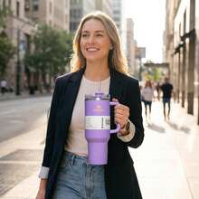 Premium Dreamy Purple STANLEY Quencher 2.0 FlowState 40 Oz Vacuum Insulated Travel Tumbler Ergonomic Non‑Slip Handle Splash‑Proof Sealed Design Soft Aesthetic Ideal Holiday Gift Large‑Capacity Stainless Steel Straw Cup For Office Home Outdoor Hiking - Màu tím - Xem 3