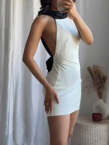 Vestido mini ajustado negro y blanco con lazo y espalda descubierta, de tela tejida de color contrastante, elegante para fiestas de verano - Blanco - Ver 4