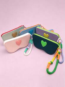 Funda de almacenamiento de gafas de silicona con forma de corazón con cordón tejido a mano, diseño colorido y fresco, material de silicona suave resistente al desgaste y a los arañazos, protección a prueba de polvo y presión para lentes y monturas, bolsa de almacenamiento de gafas portátil y de moda, adecuada para viajes diarios, desplazamientos al aire libre, almacenamiento en el hogar, accesorio de estuche protector de gafas creativo y de alto valor - Ver 6
