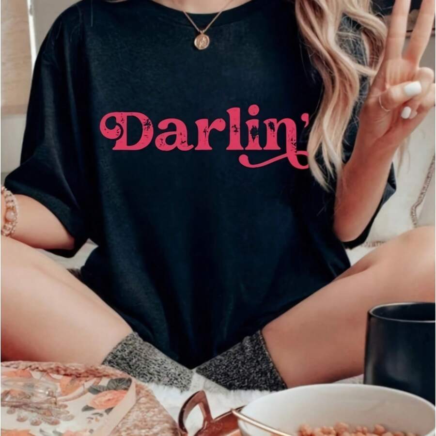 Darlin' Shirt, Countrhirt, Western Shirt, Southern Shirt, Country Music Shirt, Texas Tee, Country Girl, Southern Woman Shirt, Cotton Wos Graphic T Shir220g heavyweight 100% cotton T-shirt. Butterfly print. Unisex sizing. Round neck inspirational T-shirt. Cute and beautiful Y2K-inspired summer top, perfect for the outdoors, home, work, or street wear. Casual, loose-fitting everyday T-shirt. - Negro - Ver 1