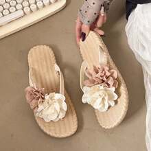 Sandalias de mujer, con un diseño moderno y adorable decorado con flores en dos tonos; chanclas con tiras entre los dedos, de suela plana y resistentes, ideales para la playa; sandalias de playa para mujer, chanclas para mujer - Blanco - Ver 5