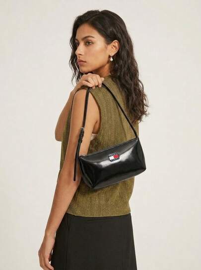 Tommy Hilfiger حقيبة كتف سوداء للنساء
