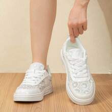 2026 New Spring/Summer Floral Lace Hollow Women's Casual Sneakers, Lightweight Breathable Sporty Shoes,Fashion Skateboard ShoesSoft Sole Running Shoes - 品質白 - 查看 5