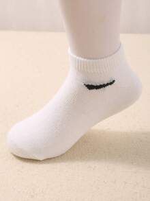 30 paia di calzini corti tinta unita per bambini, disponibili in nero/grigio/bianco, adatti per neonati, bambini, ragazzi e ragazze. Design a taglio basso perfetto per scuola, sport e corsa, morbidi e confortevoli. Design a gancio a righe sul polsino, ottimo regalo per uso quotidiano, vacanze, compleanni, Ognissanti e Natale - Multicolore - Visualizzare 5