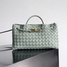 Bolso de mujer de cuero genuino tejido a mano BV Bottega Bang Bang de Andiamo Clutch Campana. En stock, nuevo bolso tote tejido de BV estilo vintage old money, bolso de mujer de nicho con hebilla de cuerda metálica, bolso de hombro de cuero genuino. - Blanco - Ver 1
