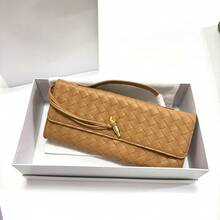 Bolso de mujer BV Bottega Bang Bang de cuero genuino hecho a mano por Andiamo Clutch Campana. En stock. Bolso cuadrado pequeño de cuero genuino tejido a mano BV, bolso de hombro, bolso tipo acordeón, bolso de mano cuadrado horizontal de moda, bolso cruzado. - Marrón claro - Ver 3