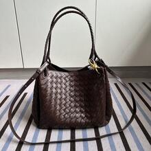 Bolso de mujer de cuero genuino tejido a mano BV Bottega Bang Bang de Andiamo Clutch Campana, bolso bandolera tipo paracaídas, bolso de mano anudado, bolso tote, bolso cesta, bolso de hombro, bolso tote de cuero de vaca tejido. - Café - Ver 3