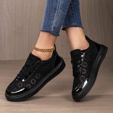 2026 New Spring/Summer Floral Lace Hollow Women's Casual Sneakers, Lightweight Breathable Sporty Shoes,Fashion Skateboard ShoesSoft Sole Running Shoes - Chất lượng màu đen - Xem 4